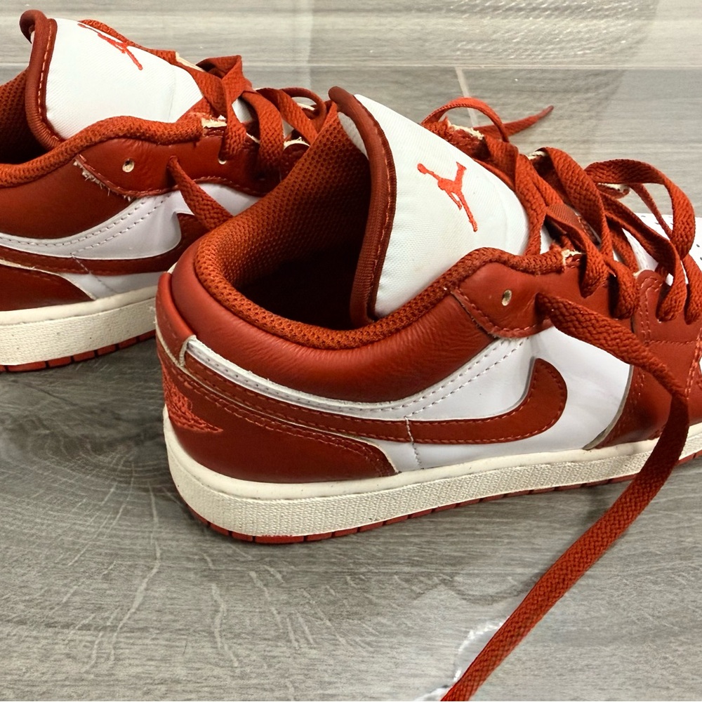 Air Jordon 1 Low Red and White size 4y